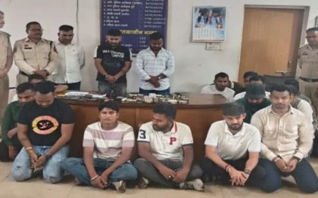 दुर्ग पुलिस ने जुआ कारोबार पर कसा शिकंजा : 18 आरोपी गिरफ्तार, 10.82 लाख रुपये जब्त