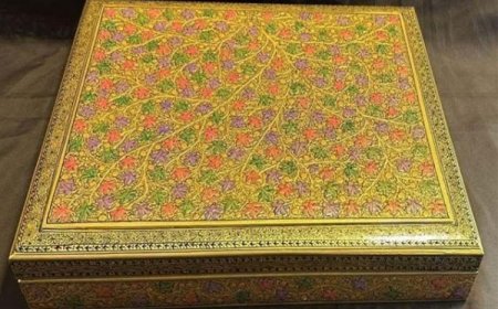 जी-7 समिट के मंच पर भारतीय कला की चमक : PM मोदी ने भेंट किया Kashmir का सोने के पत्तों से तैयार ‘पेपर मैशी बॉक्स’