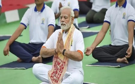 Yoga Divas : PM Modi ने विशाखापत्तनम में किया योगाभ्यास ,कहा -सिडनी से लेकर एवरेस्ट और समुद्र के विस्तार तक… योग सभी का, सभी के लिए