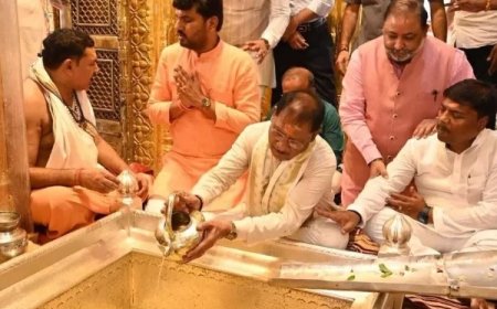 CM साय ने काशी में बाबा विश्वनाथ के दर्शन कर किया जलाभिषेक, जन-जन के मंगल एवं विश्व शांति की कामना की
