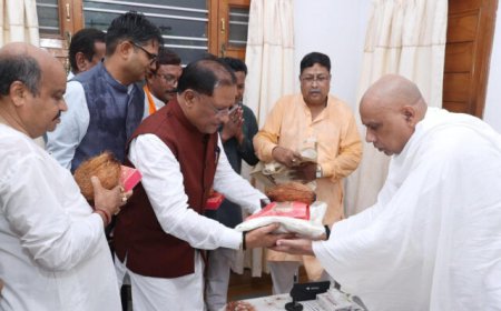 मुख्यमंत्री विष्णु देव साय गुरु पूर्णिमा के अवसर पर रायगढ़ जिले के ग्राम बनोरा स्थित अघोर गुरुपीठ में गुरु दर्शन के लिए पहुंचे