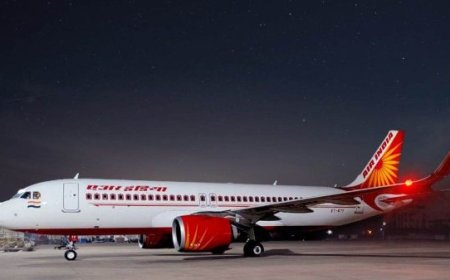 Air India : कॉकपिट में टेक्नीकल फॉल्ट के कारण लखनऊ में एअर इंडिया की उड़ान कैंसिल