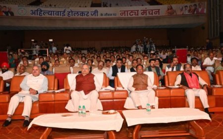 अहिल्याबाई होलकर के जीवन पर आधारित नाट्य मंचन में शामिल हुए सीएम विष्णु देव साय