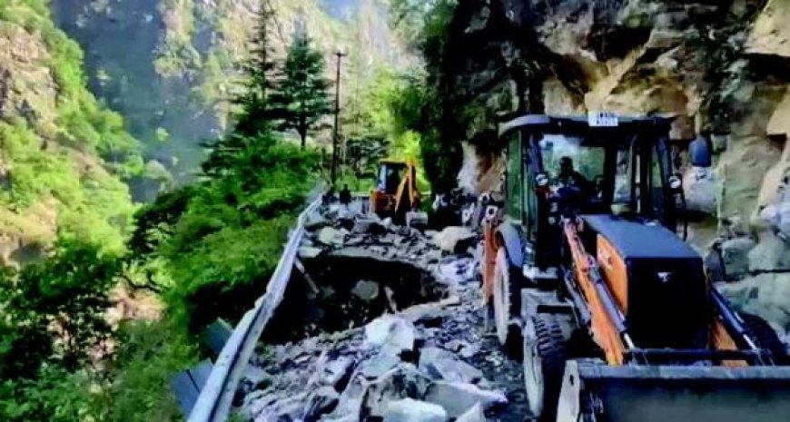 चारधाम यात्रा : तीसरे दिन भी नहीं खुला यमुनोत्री हाईवे, सैकड़ों श्रद्धालु फंसे, जानें यात्रा से जुड़ा नया अपडेट