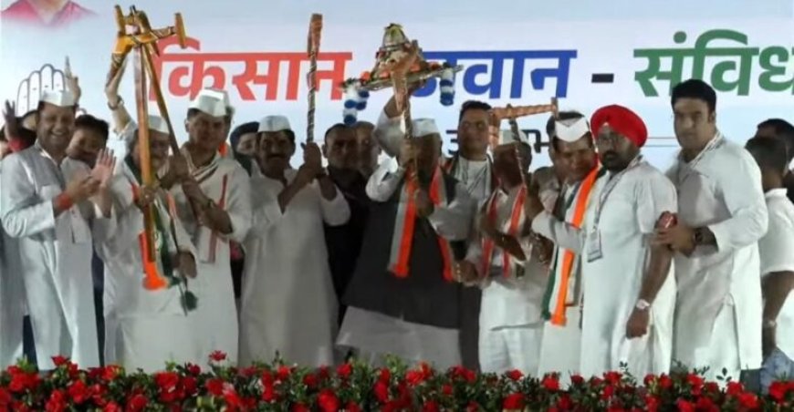 राजधानी में आयोजित किसान,जवान,संविधान सभा में खड़गे ने भरी हुंकार, बरसते पानी में कार्यकर्ताओं का दिखा जोश!