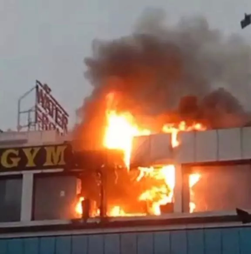 रायपुर के गोल्ड जिम में भीषण आग, मॉर्निंग वॉक पर निकले लोगों ने देखी लपटें