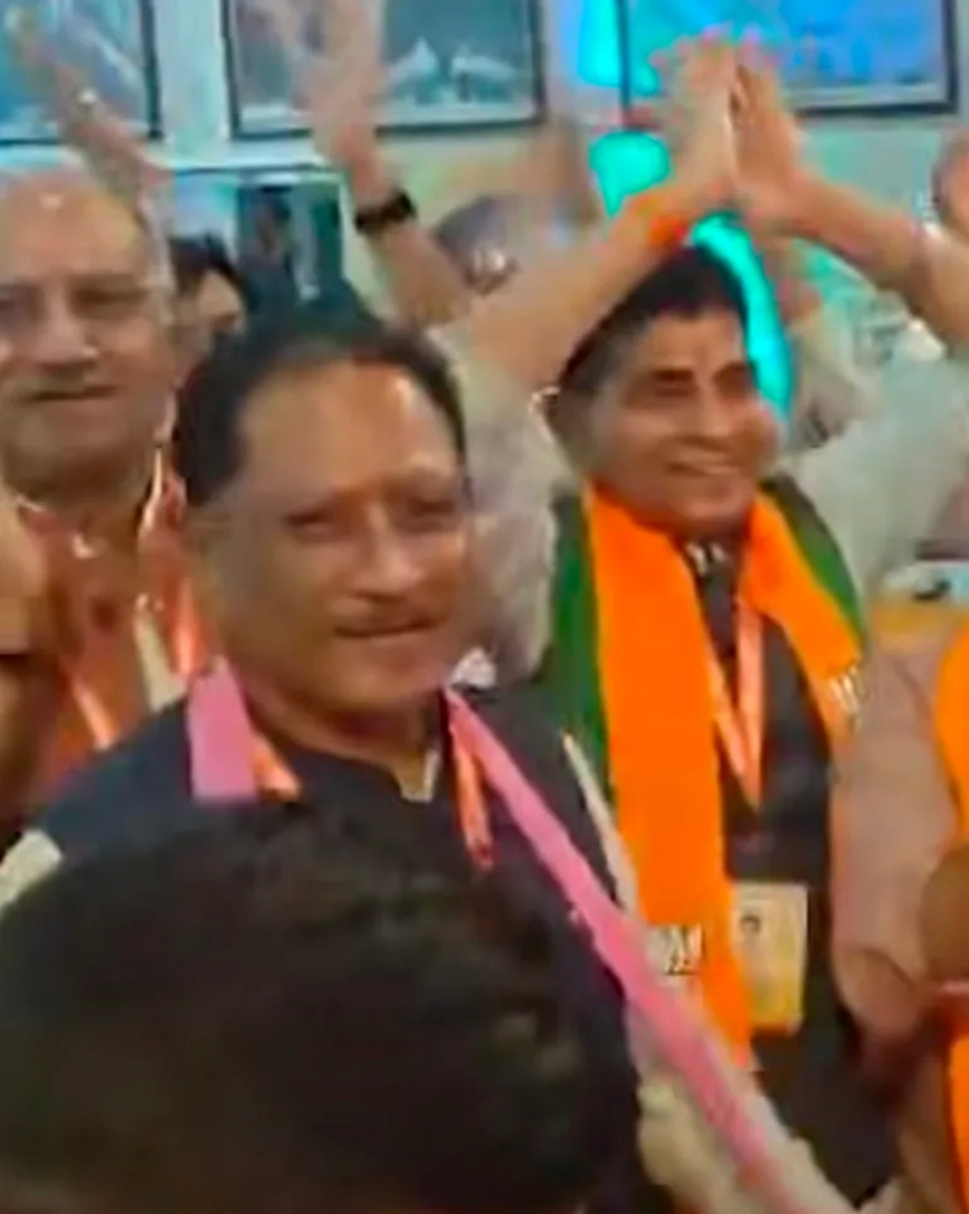 विधायक अनुज शर्मा का गायन: मुख्यमंत्री- मंत्रियों का नृत्य, प्रशिक्षण शिविर या डांस शिविर?