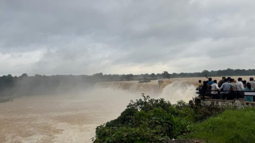 बारिश में बस्तर के प्राकृतिक सौंदर्य का अनुपम नजारा,मानसून ट्रैकिंग के लिए पहुंच रहे हैं सैकड़ों सैलानी