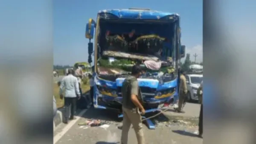 अमरनाथ यात्रा में फिर हादसा : काफिले की तीन बसें आपस में टकराई, 10 से अधिक श्रद्धालु घायल