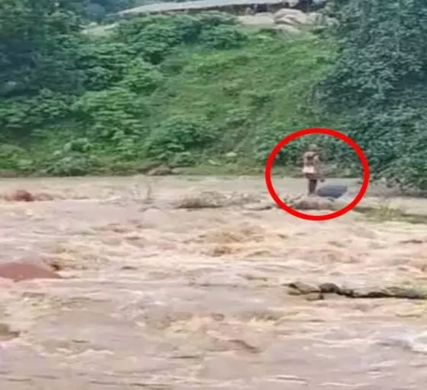 सरगुजा में घुनघुट्टा नदी में अचानक आई बाढ़, मछली पकड़ने गए बुजुर्ग की ग्रामीणों ने बचाई जान