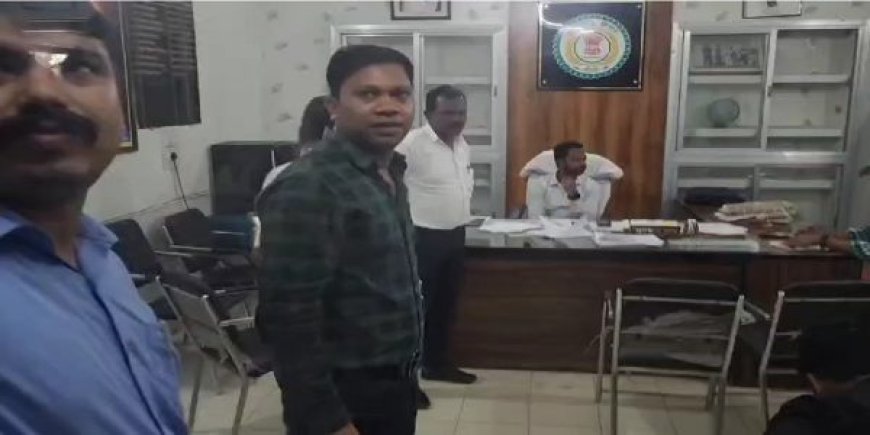 सूरजपुर तहसील में रिश्वत लेते पकड़ा गया बाबू, ACB की छापेमारी