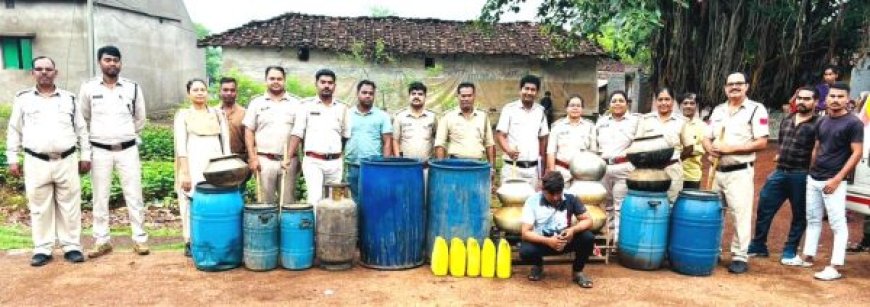 75 लीटर कच्ची शराब और 900 किलोग्राम गुड़ निर्मित पाश जब्त,एक आरोपी को भेजा गया जेल