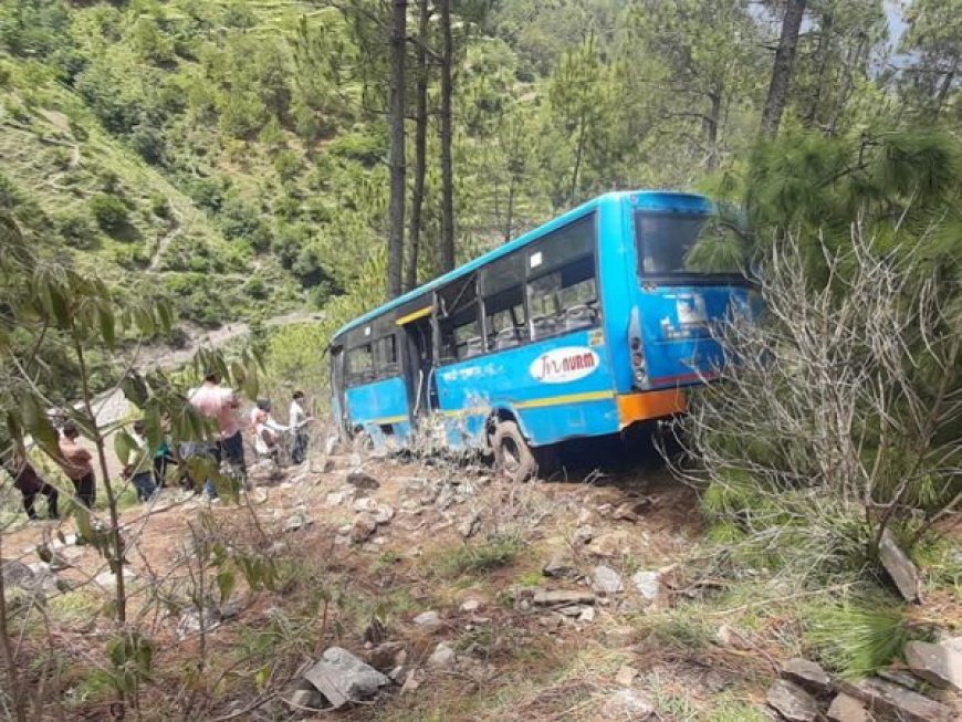मंडी में दर्दनाक हादसा : HRTC की बस गहरी खाई में गिरी, 20 से अधिक यात्री घायल