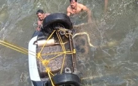 राजिम में हुआ बड़ा सड़क हादसा, तेज रफ़्तार कार नाले में जा गिरी, दो की मौत