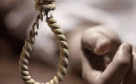 दुर्ग : कलेक्ट्रेट परिसर में फांसी के फंदे में लटका मिला व्यक्ति का शव, प्रशासन स्तर पर मचा हड़कंप