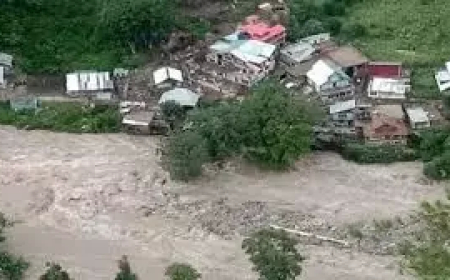 जम्मू-कश्मीर के किश्तवाड़ में फटा बादल, दो पुल क्षतिग्रस्त,12 लोगों की मौत ,सात शव किये गए बरामद