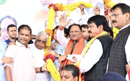 मुख्यमंत्री साय विदेश दौरे से लौटे,छत्तीसगढ़ी पारंपरिक नृत्य के साथ किया गया भव्य स्वागत