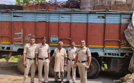 पुलिस की बड़ी कार्रवाई, 23 टन कबाड़ जब्त...चालक गिरफ्तार