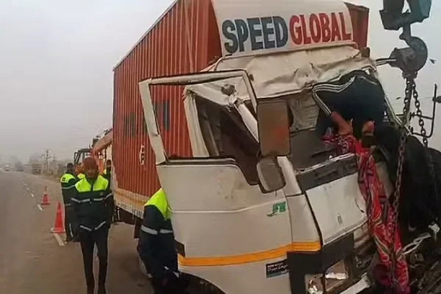 मथुरा में भीषण सड़क हादसा : ट्रक ने कांवड़ियों से भरे ट्रॉली को मारी टक्कर, 3 की मौत, अन्य की हालत की गंभीर