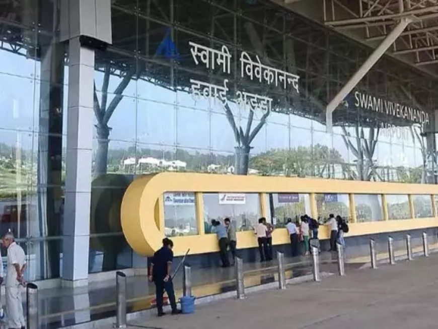 रायपुर एयरपोर्ट पर विस्तारा फ्लाइट का गेट आधे घंटे बंद, यात्री फंसे