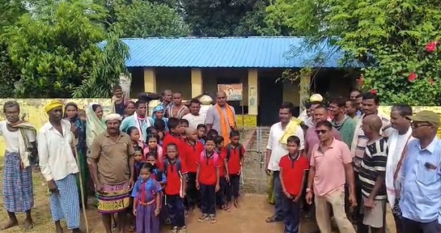 शिक्षक की कमी से नाराज ग्रामीणों ने स्कूल में जड़ा ताला,आनन-फानन में की गई शिक्षक की व्यवस्था