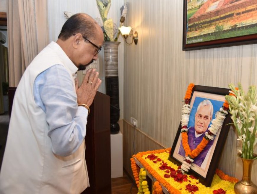 राज्यपाल डेका ने पूर्व प्रधानमंत्री अटल बिहारी बाजपेयी की पुण्यतिथि पर दी श्रद्धांजलि