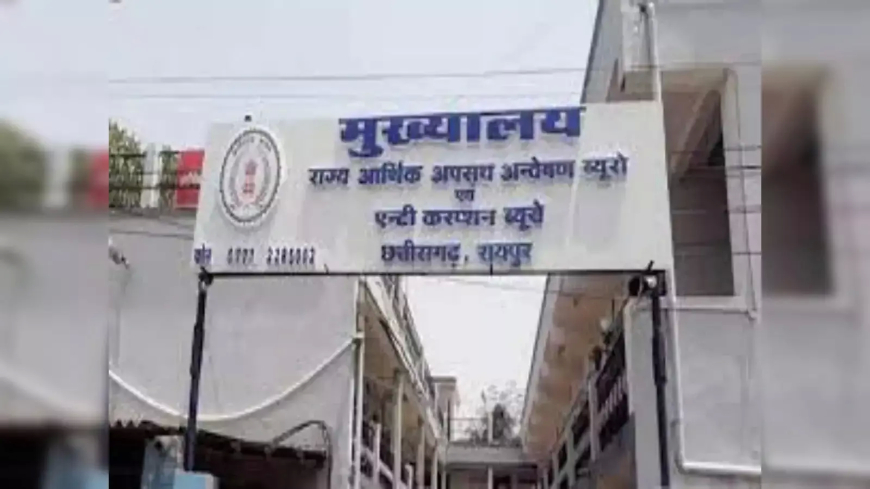 रायपुर: मेडिकल बिल पास कराने के नाम पर 10 हजार की रिश्वत लेते बाबू रंगेहाथ गिरफ्तार