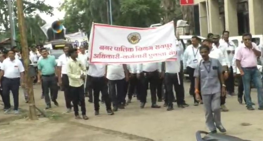 Government Employees Strike: दफ्तरों में पसरा सन्नाटा, सरकारी कर्मचारियों की हड़ताल से कामकाज हुए ठप