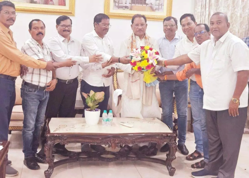 कंवर समाज ने दी मुख्यमंत्री विष्णुदेव साय को बधाई, करमा तिहार 2025 में मुख्य अतिथि के रूप में किया आमंत्रित