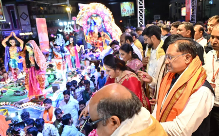 रायपुर गणेश विसर्जन यात्रा में CM विष्णुदेव साय हुए शामिल, झांकियों का किया अभिनंदन
