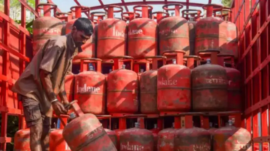 LPG Cylinder Price Update: 1 सितंबर से सस्ता हुआ कमर्शियल सिलेंडर, घरेलू पर नहीं मिली राहत